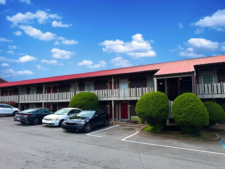 2418 Green Springs Hwy, Birmingham, AL à vendre - Photo principale – Image 1 sur 19