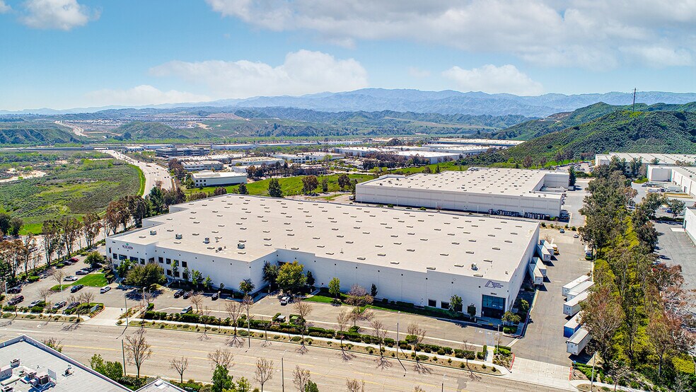 28104-28144 Witherspoon Pky, Valencia, CA à louer - Photo de l’immeuble – Image 3 sur 15