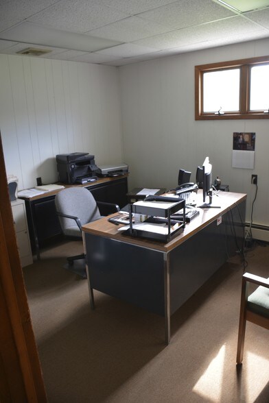 63 Railroad Ave, Wallkill, NY à louer - Photo de l’immeuble – Image 2 sur 65