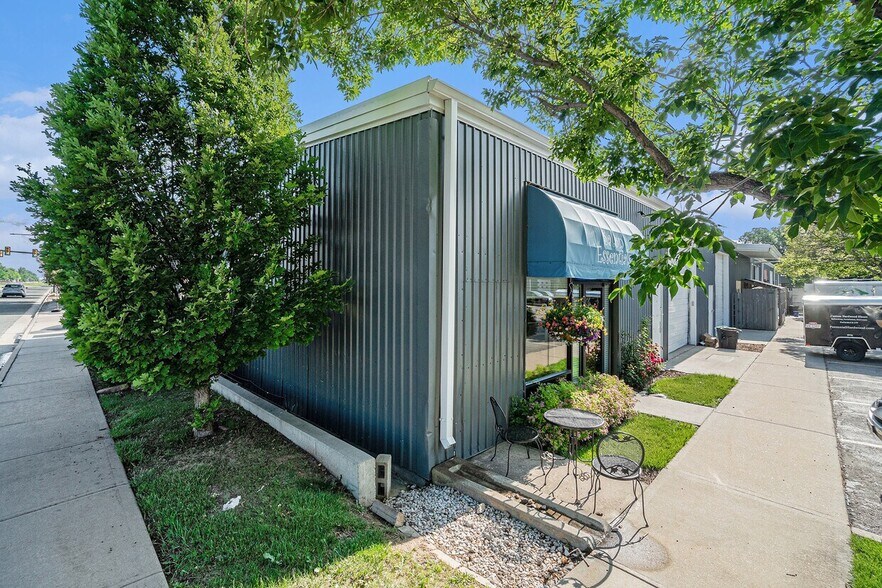 3501-3509 S Mason St portefeuille de 2 biens à vendre sur LoopNet.fr - Photo de l’immeuble – Image 3 sur 10