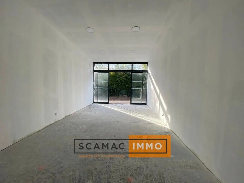 Local commercial dans Gardanne à louer - Photo de l’immeuble – Image 3 sur 4