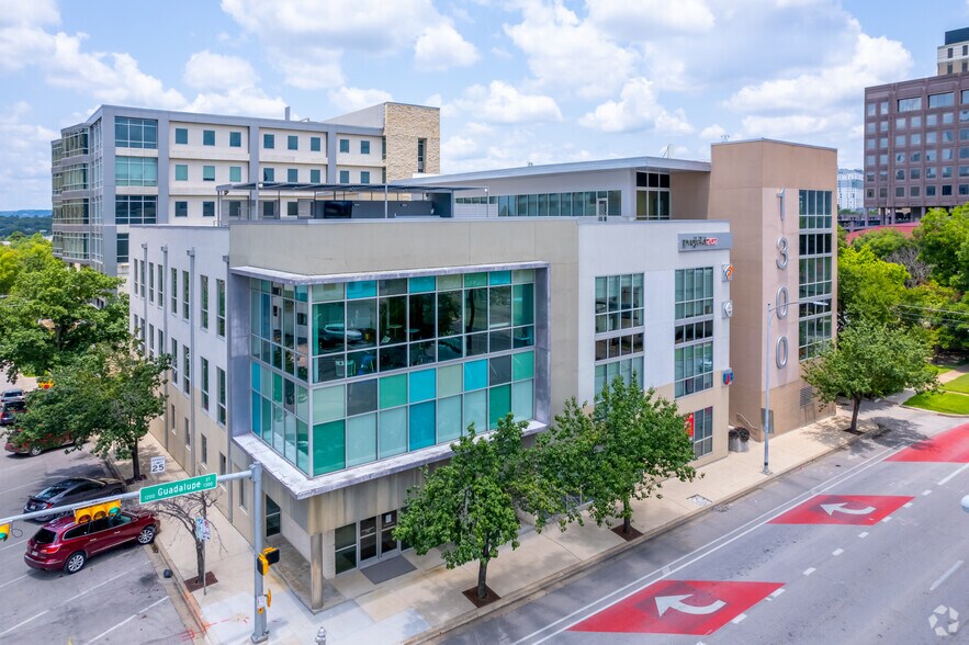 1300 Guadalupe St, Austin, TX à louer - Photo de l’immeuble – Image 2 sur 32