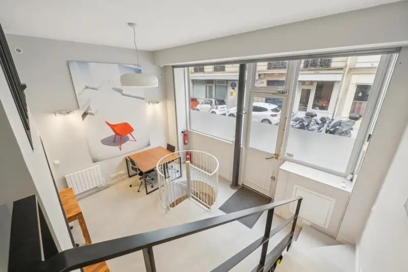 Immeuble residentiel dans Paris à vendre - Photo intérieure – Image 2 sur 6