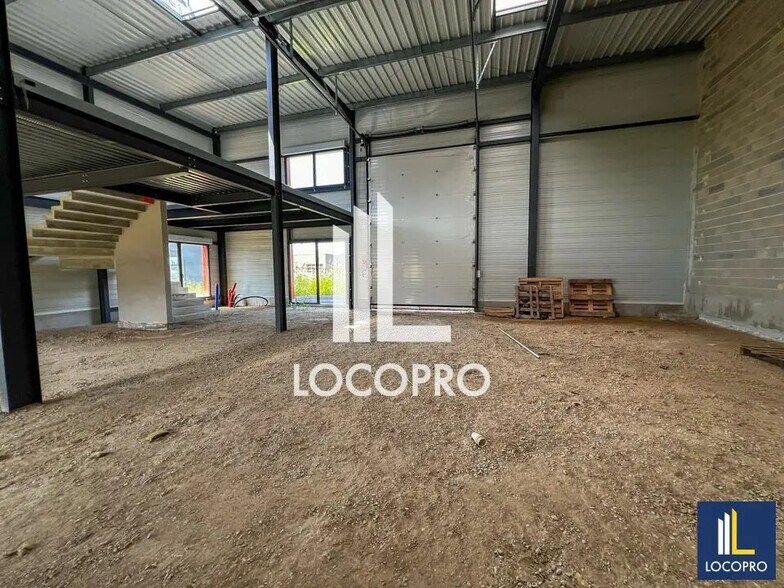 Industriel/Logistique dans Taillades à louer - Photo de l’immeuble – Image 2 sur 20
