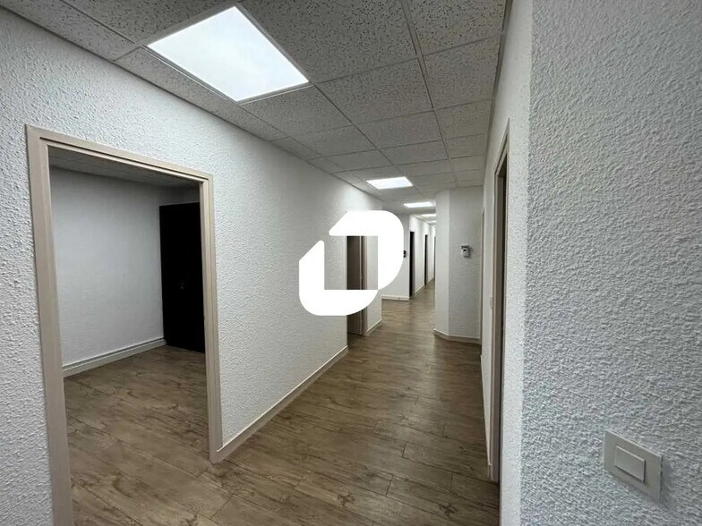 Bureau dans Charbonnières-les-Bains à louer - Photo de l’immeuble – Image 3 sur 9