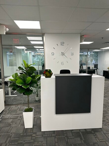 1110 Brickell Ave, Miami, FL à louer - Photo de l’immeuble – Image 3 sur 168