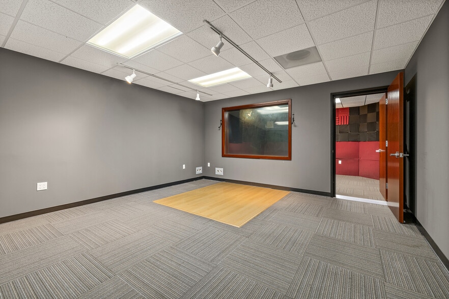 20970 Warner Center Ln, Woodland Hills, CA à vendre - Photo de l’immeuble – Image 3 sur 23