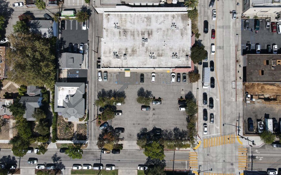 401 S Fair Oaks Ave, Pasadena, CA à louer - Photo de l’immeuble – Image 3 sur 21
