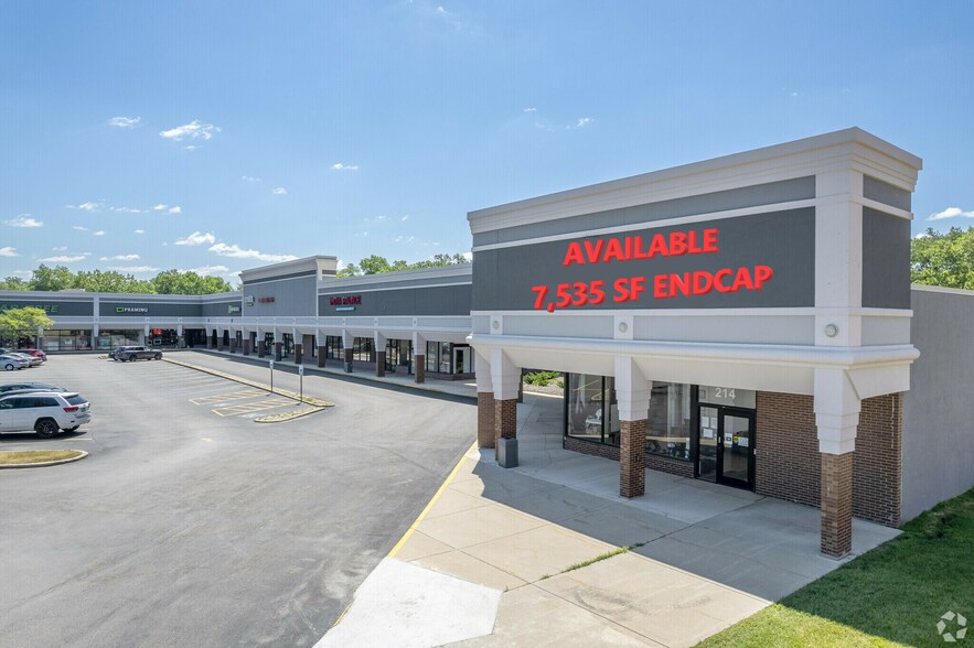 204-324 E Geneva Rd, Wheaton, IL à louer - Photo de l’immeuble – Image 2 sur 15