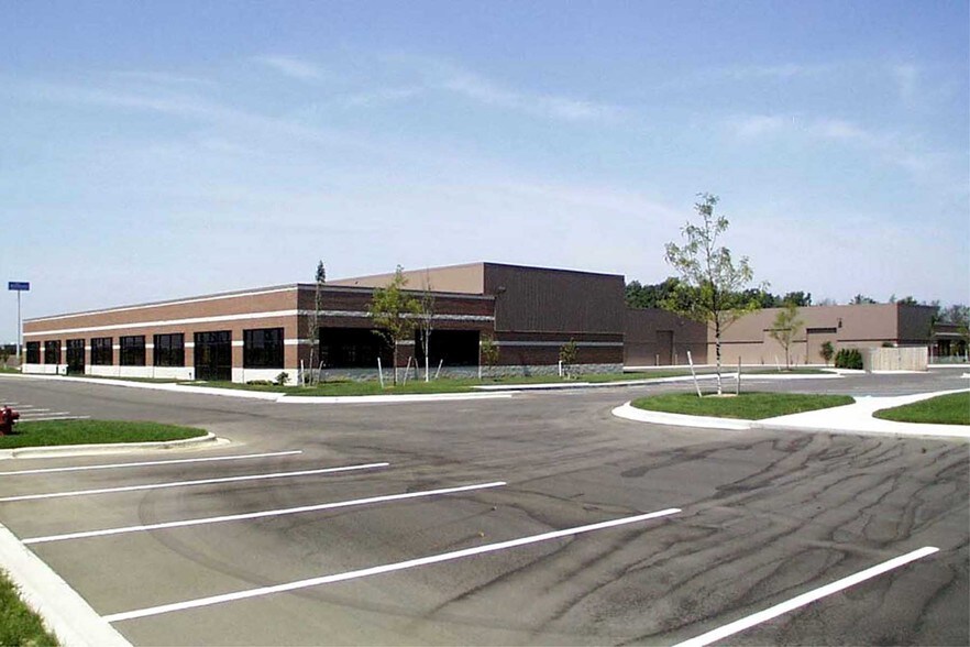 48679 Alpha Dr, Wixom, MI à vendre - Photo de l’immeuble – Image 2 sur 6