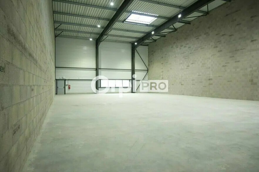 Local d’activités dans Dagneux à louer - Photo intérieure – Image 2 sur 5