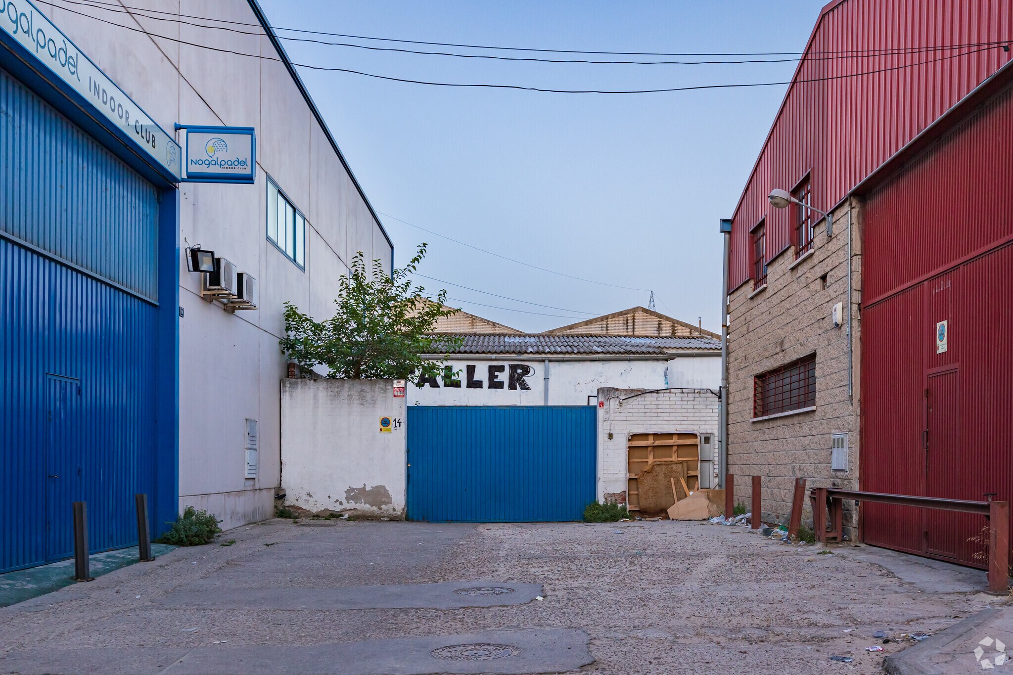 Industriel/Logistique dans Humanes de Madrid, Madrid à vendre Photo principale– Image 1 sur 3