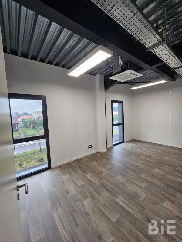 Bureau dans SAINT-MEDARD-D'EYRANS à louer Photo intérieure– Image 1 sur 5