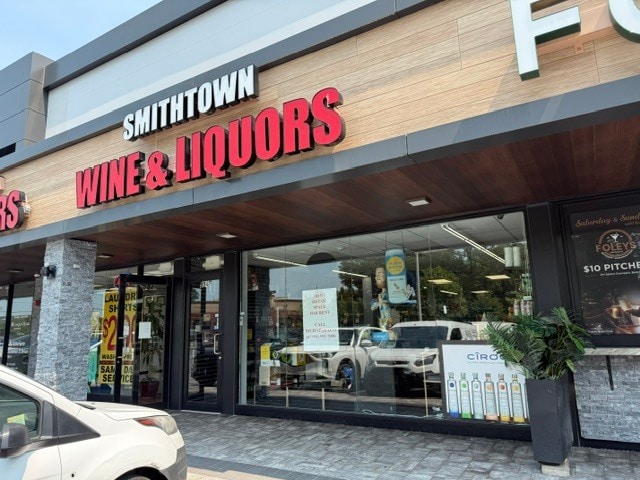 550-560 Smithtown Byp, Smithtown, NY à louer Photo de l’immeuble– Image 1 sur 2