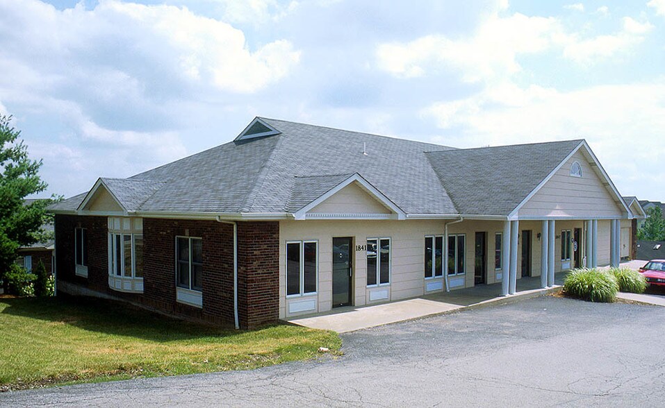 1841-1861 Sherman Dr, Saint Charles, MO à louer - Photo de l’immeuble – Image 3 sur 7