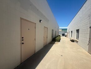 1666 N Magnolia Ave, El Cajon, CA à louer Photo de l’immeuble– Image 2 sur 4