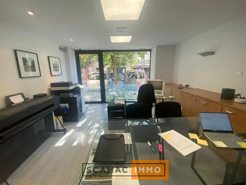 Local commercial dans Aubagne à vendre - Photo de l’immeuble – Image 3 sur 6