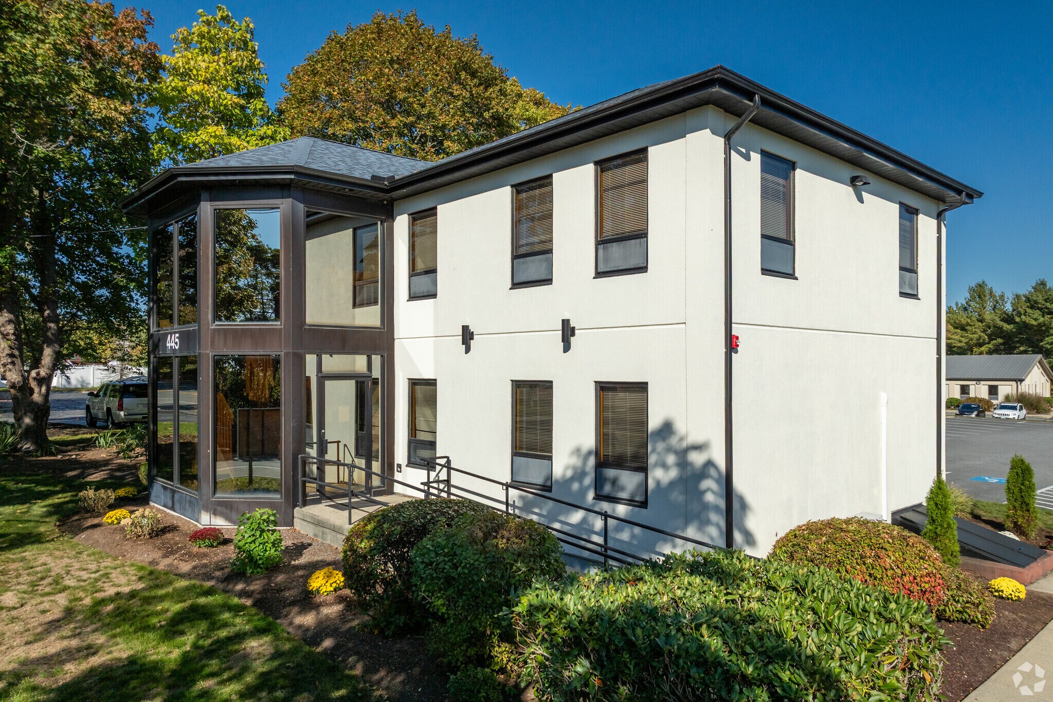 445 Faunce Corner Rd, North Dartmouth, MA à vendre Photo principale– Image 1 sur 6