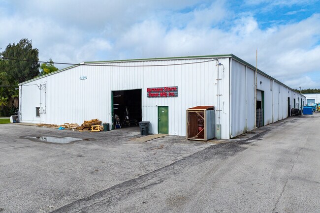 Plus de détails pour 1720 Main St NE, Palm Bay, FL - Industriel/Logistique à louer