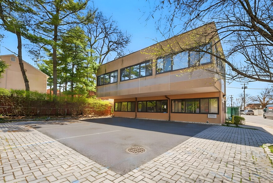 104 Harbor Rd, Port Washington, NY à louer - Photo de l’immeuble – Image 2 sur 12