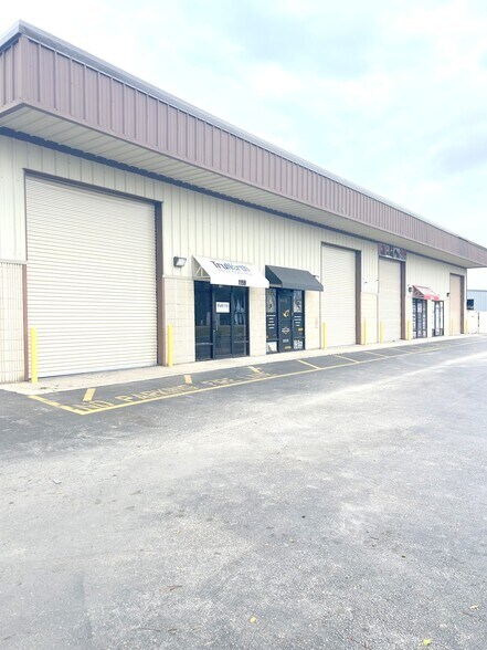 1194 E Carroll St, Kissimmee, FL à louer - Photo de l’immeuble – Image 2 sur 3