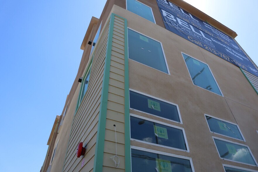 6406 S Hoover St, Los Angeles, CA à vendre - Photo de l’immeuble – Image 2 sur 11