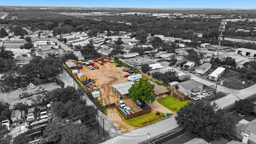 810 Holfords Prairie Rd, Lewisville, TX à vendre - Photo principale – Image 1 sur 16