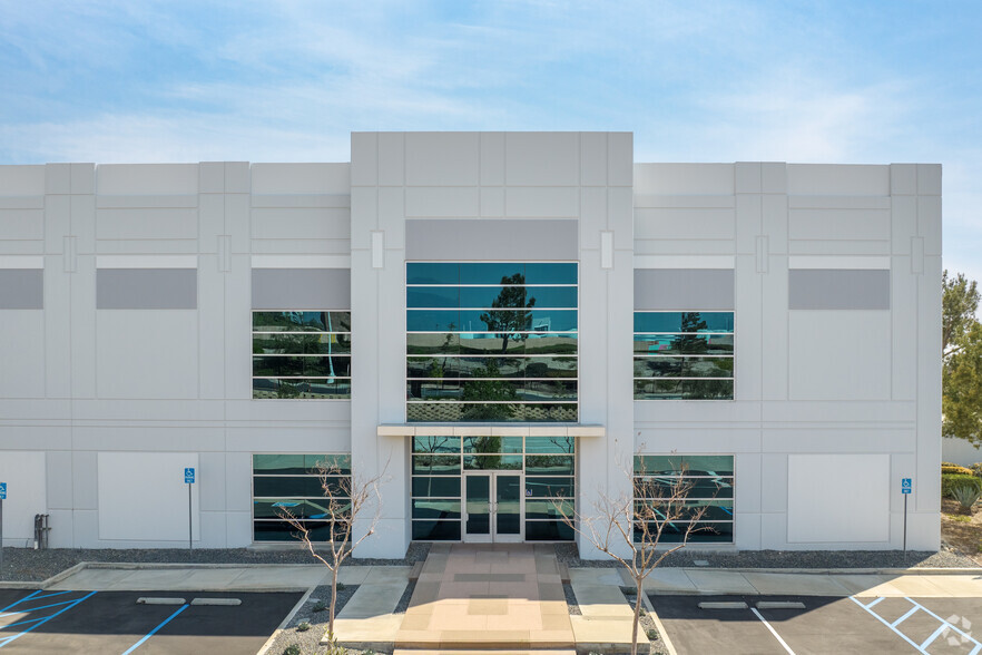 5690 Industrial Pky, San Bernardino, CA à louer - Photo de l’immeuble – Image 2 sur 7