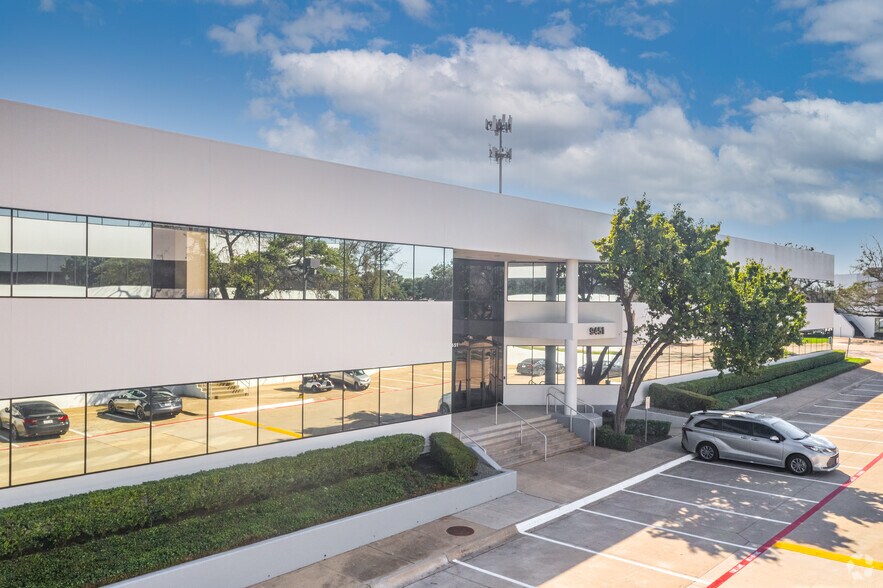 9441 Lyndon B Johnson Fwy, Dallas, TX à louer - Photo principale – Image 2 sur 28