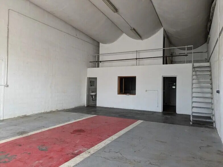 Local d’activités dans Chambéry à louer - Photo de l’immeuble – Image 1 sur 8