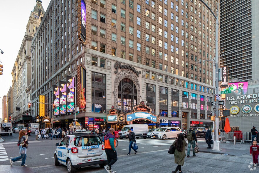 1501 Broadway, New York, NY à louer - Photo de l’immeuble – Image 3 sur 13