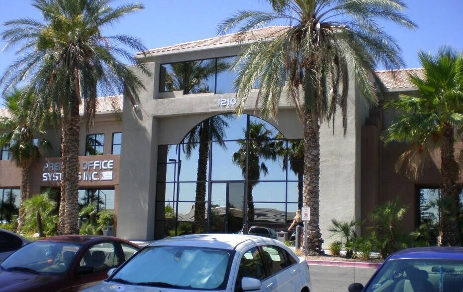 1210 S Valley View Blvd, Las Vegas, NV à louer - Photo de l’immeuble – Image 2 sur 4