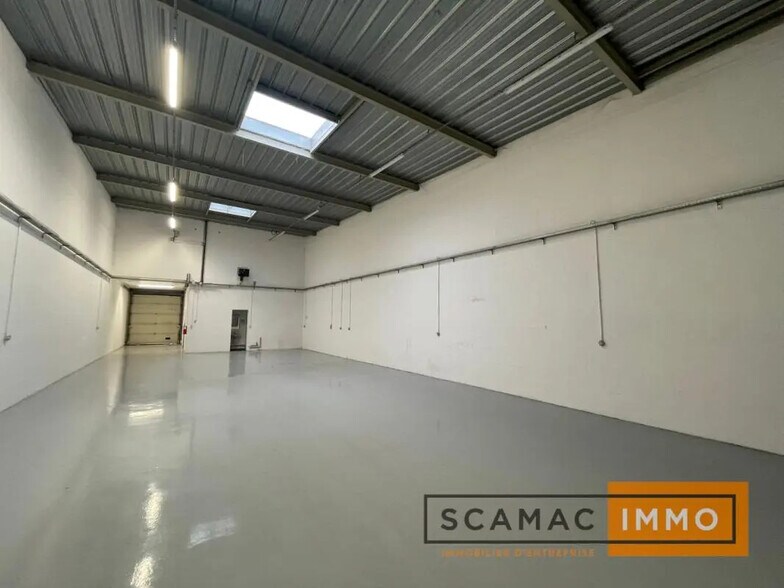 Industriel/Logistique dans Chilly-Mazarin à louer - Photo de l’immeuble – Image 3 sur 8