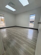 4729 Ramus St, Houston, TX à louer Photo de l’immeuble– Image 2 sur 9