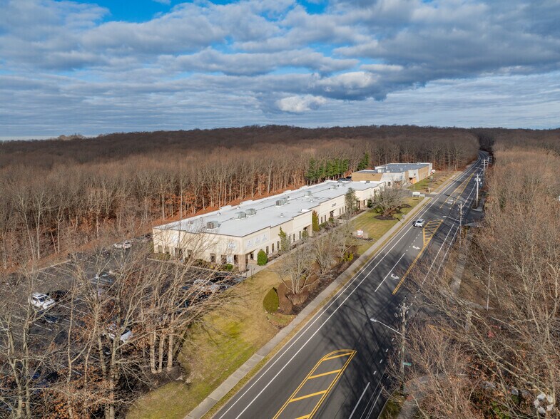 140 Belle Meade Rd, Setauket, NY à louer - Aérien – Image 2 sur 5