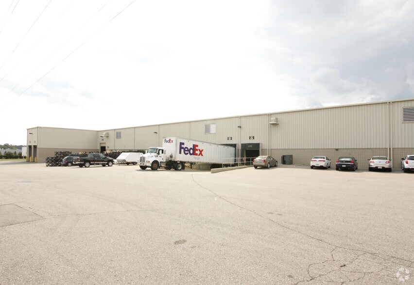 21810 Clessie Ct, New Hudson, MI à louer - Photo de l’immeuble – Image 2 sur 2