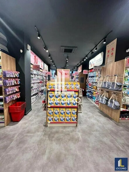 Local commercial dans Cannes à louer - Photo intérieure – Image 2 sur 6