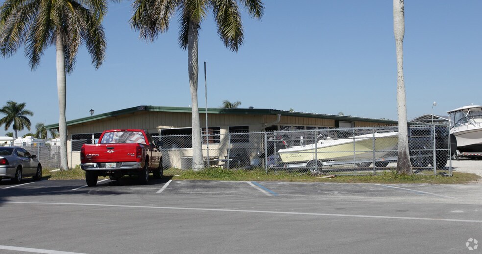 16394 San Carlos Blvd, Fort Myers, FL à louer - Photo principale – Image 1 sur 4