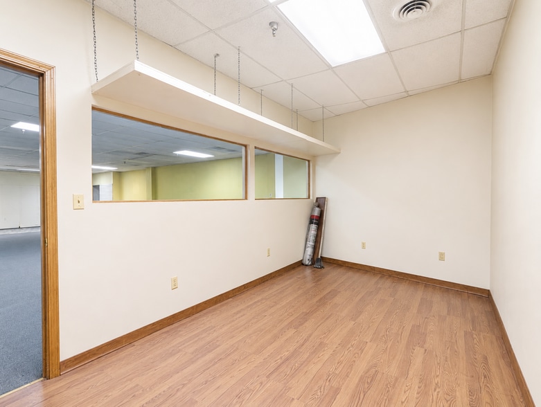 1155 Mohawk St, Utica, NY à louer - Photo intérieure – Image 2 sur 14