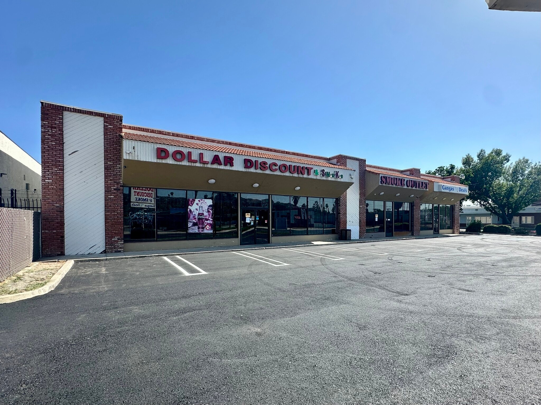 41615-41627 Florida Ave, Hemet, CA à louer Photo de l’immeuble– Image 1 sur 1