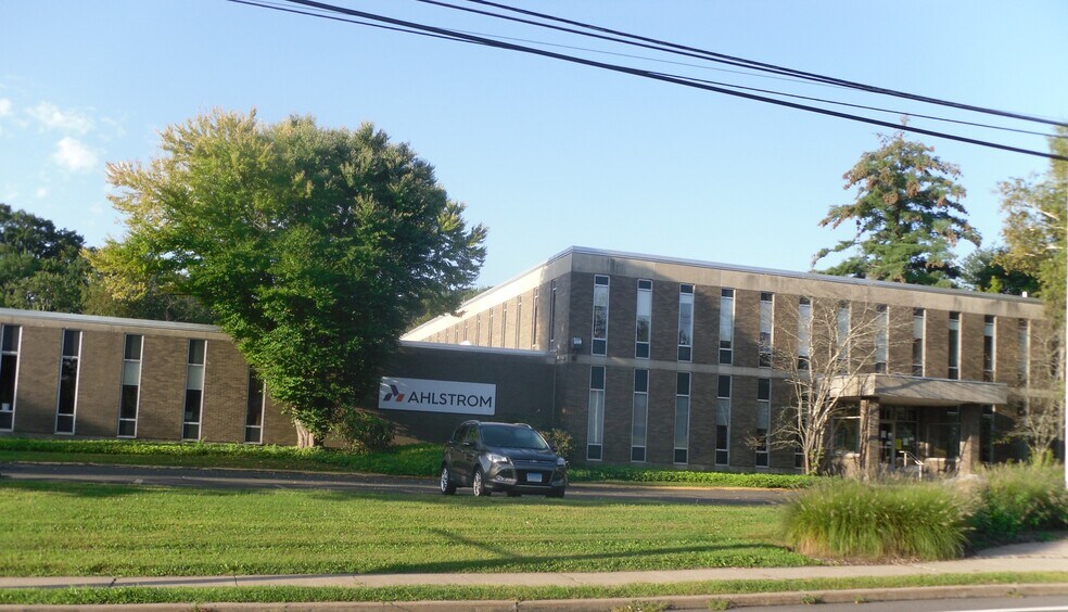 2 Elm St, Windsor Locks, CT à louer - Photo de l’immeuble – Image 2 sur 24