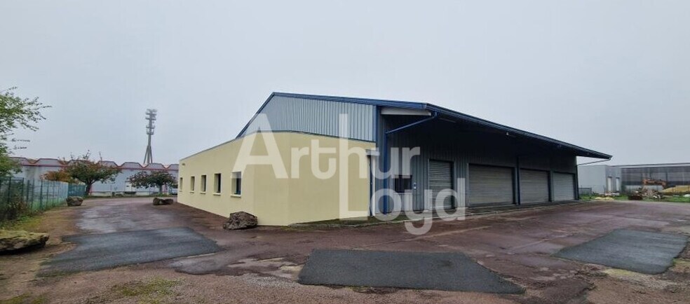 Local d'activités dans Soliers à vendre - Photo de l’immeuble – Image 1 sur 5