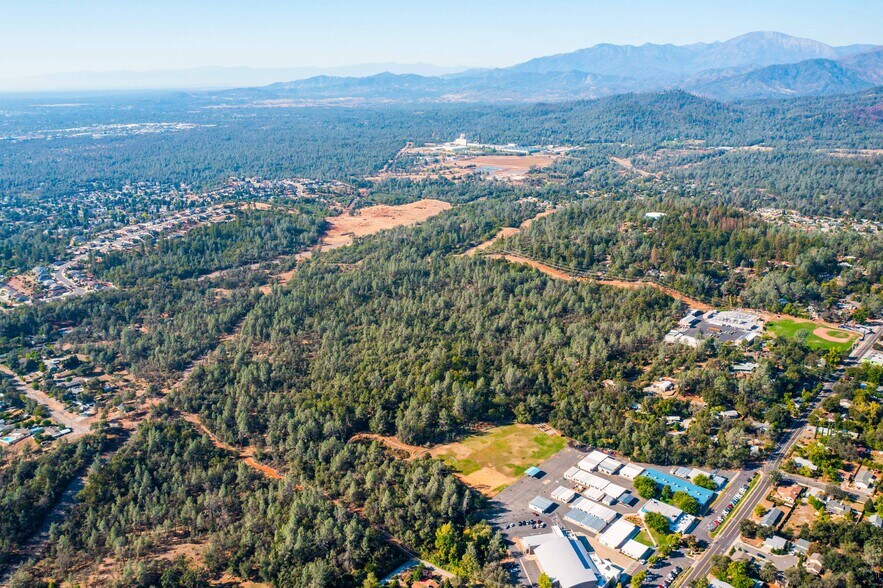 Pine Grove Ave, Shasta Lake, CA à vendre - Photo de l’immeuble – Image 2 sur 21