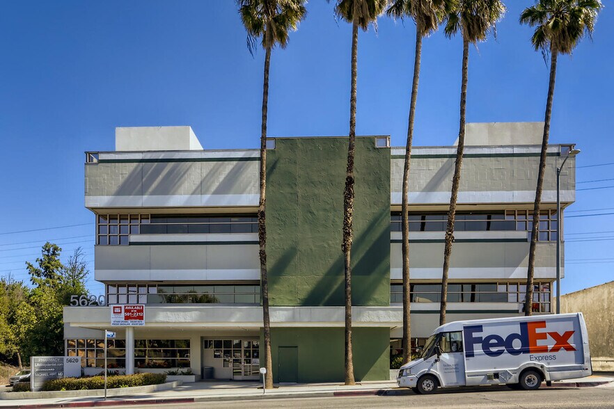 5620 Wilbur Ave, Tarzana, CA à louer - Photo de l’immeuble – Image 2 sur 6