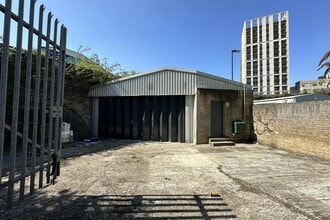 36 Hinton Rd, Londres à louer Photo de l’immeuble– Image 1 sur 6