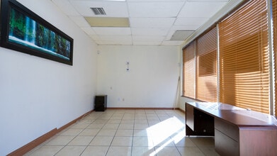 16391 NE 11th Ave, North Miami Beach, FL à louer Photo intérieure– Image 1 sur 5