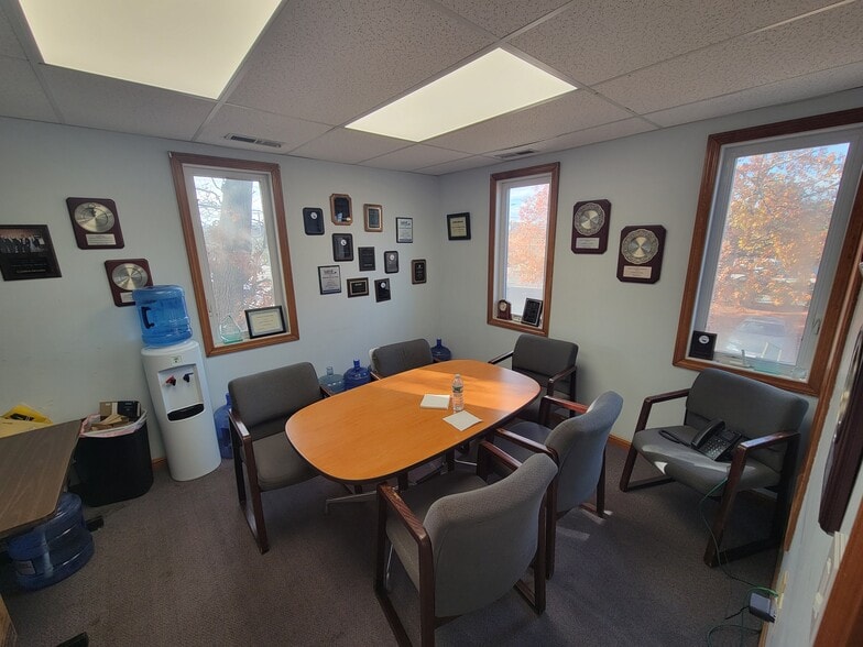 2 Courthouse Ln, Chelmsford, MA à vendre - Photo intérieure – Image 3 sur 8