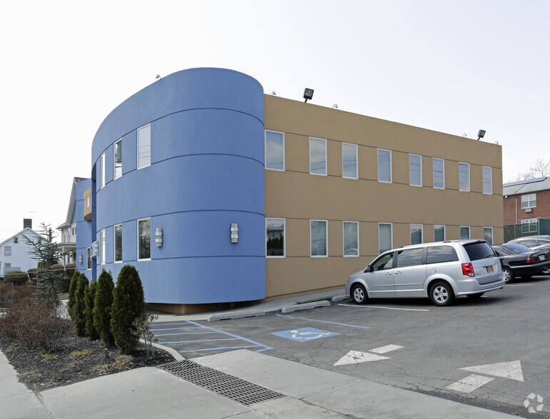 2066 Richmond Ave, Staten Island, NY à louer - Photo de l’immeuble – Image 2 sur 21