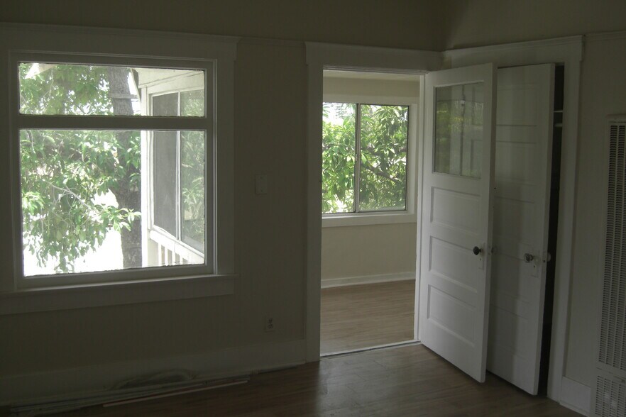 3846 S Gramercy Pl, Los Angeles, CA à vendre - Photo de l’immeuble – Image 3 sur 4
