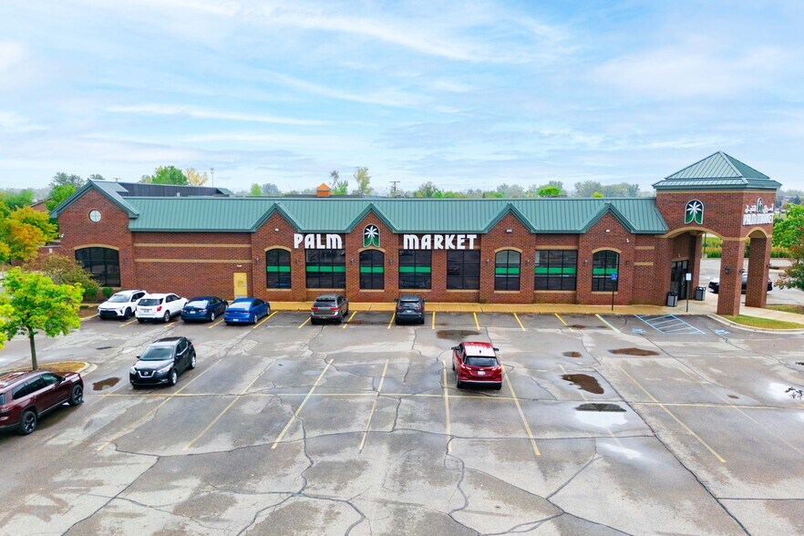 4151 S Canton Center Rd, Canton, MI à louer - Photo de l’immeuble – Image 3 sur 7